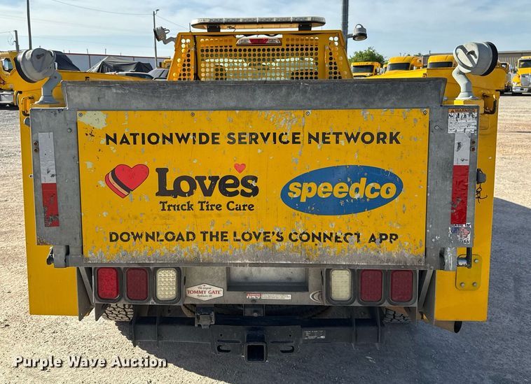 image for item EJ4552 2018 Ford F350 Super Duty XL utility bed pickup truck