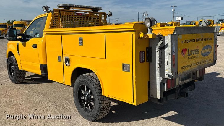 image for item EJ4552 2018 Ford F350 Super Duty XL utility bed pickup truck