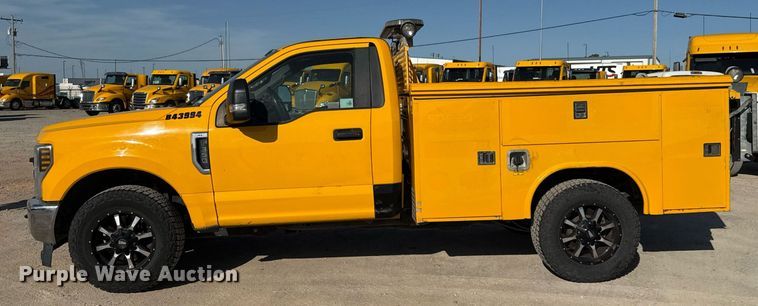 image for item EJ4552 2018 Ford F350 Super Duty XL utility bed pickup truck