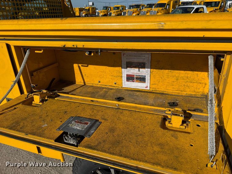 image for item EJ4552 2018 Ford F350 Super Duty XL utility bed pickup truck