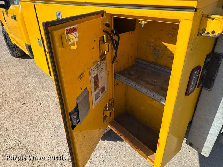 image for item EJ4552 2018 Ford F350 Super Duty XL utility bed pickup truck