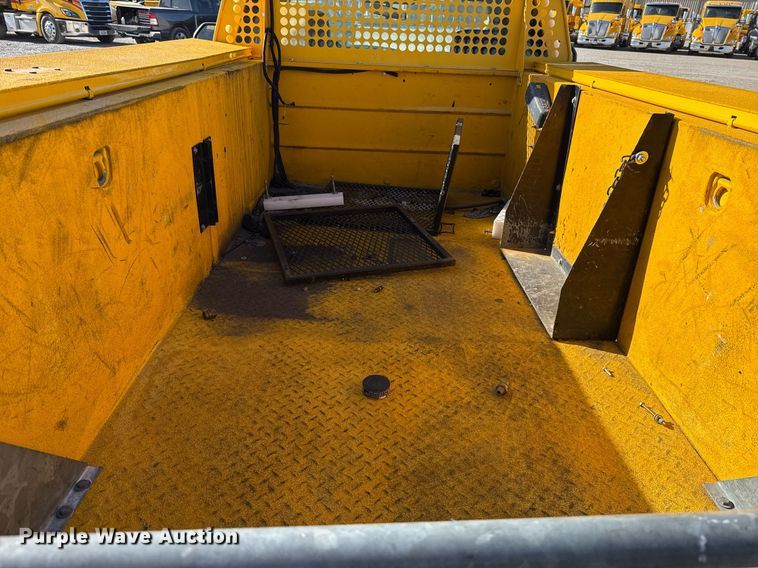 image for item EJ4552 2018 Ford F350 Super Duty XL utility bed pickup truck