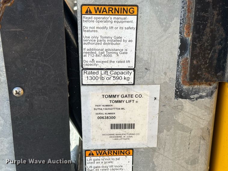 image for item EJ4552 2018 Ford F350 Super Duty XL utility bed pickup truck