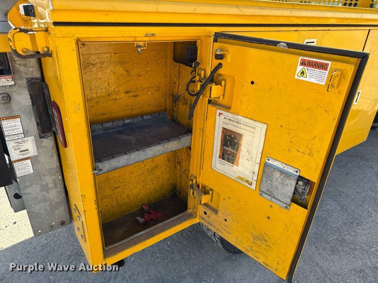 image for item EJ4552 2018 Ford F350 Super Duty XL utility bed pickup truck