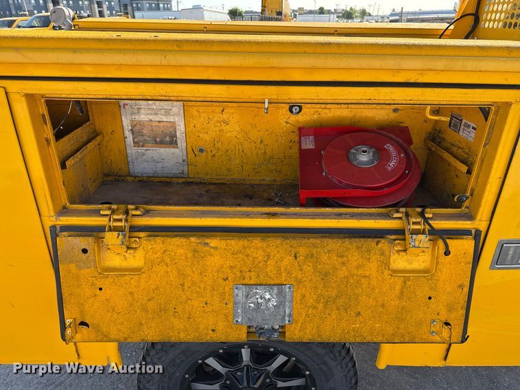 image for item EJ4552 2018 Ford F350 Super Duty XL utility bed pickup truck