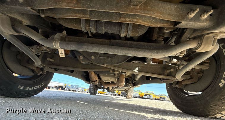 image for item EJ4552 2018 Ford F350 Super Duty XL utility bed pickup truck