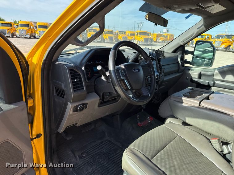 image for item EJ4552 2018 Ford F350 Super Duty XL utility bed pickup truck