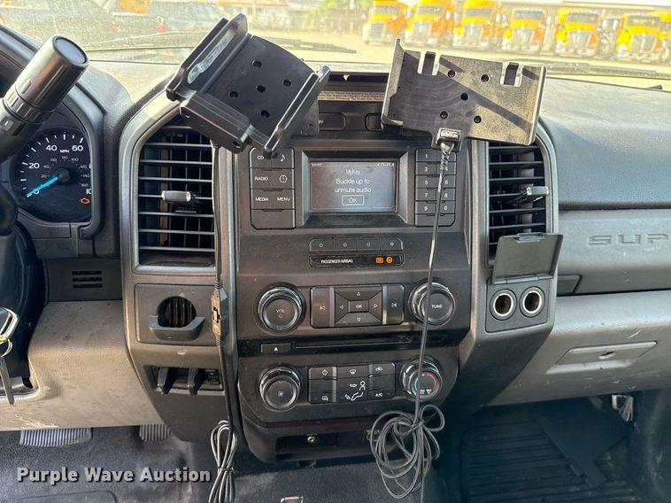 image for item EJ4552 2018 Ford F350 Super Duty XL utility bed pickup truck