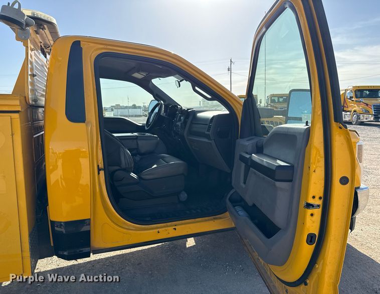 image for item EJ4552 2018 Ford F350 Super Duty XL utility bed pickup truck