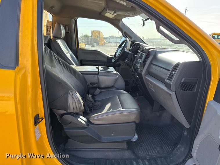 image for item EJ4552 2018 Ford F350 Super Duty XL utility bed pickup truck