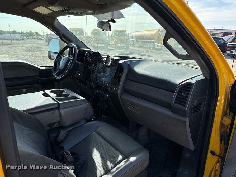 image for item EJ4552 2018 Ford F350 Super Duty XL utility bed pickup truck