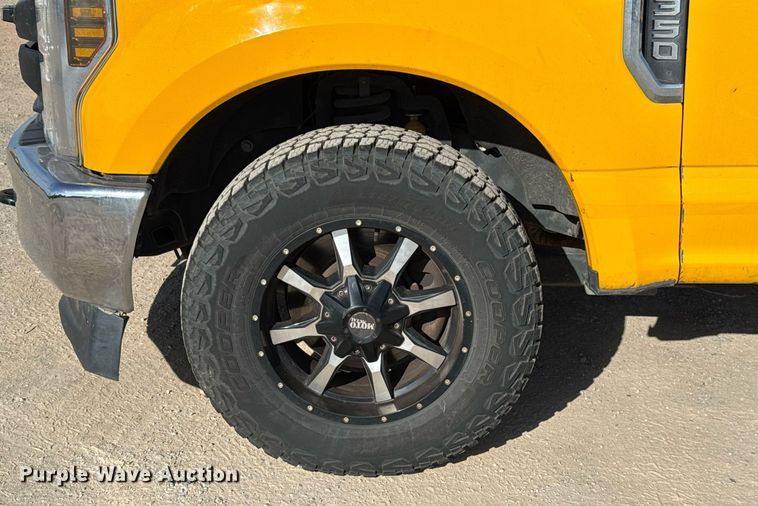 image for item EJ4552 2018 Ford F350 Super Duty XL utility bed pickup truck