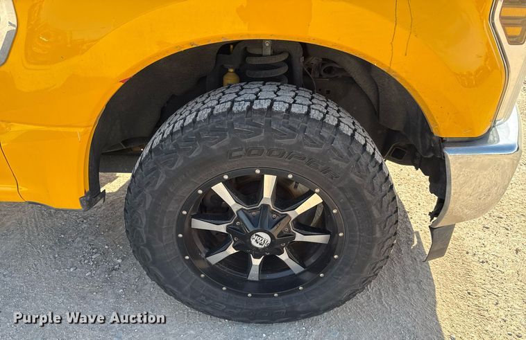 image for item EJ4552 2018 Ford F350 Super Duty XL utility bed pickup truck