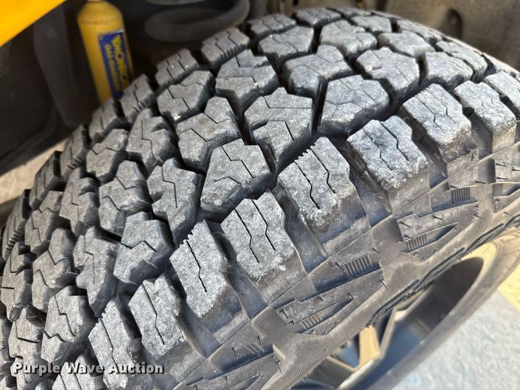 image for item EJ4552 2018 Ford F350 Super Duty XL utility bed pickup truck