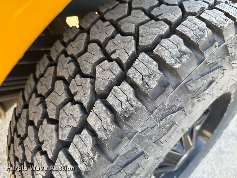 image for item EJ4552 2018 Ford F350 Super Duty XL utility bed pickup truck