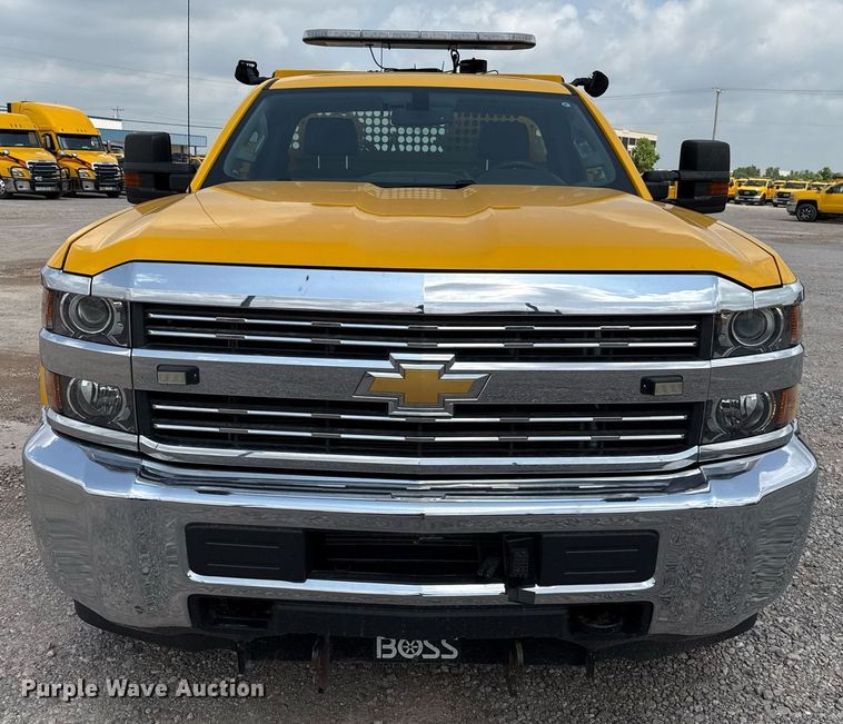 image for item EJ4553 2017 Chevrolet Silverado 3500HD utility bed pickup truck