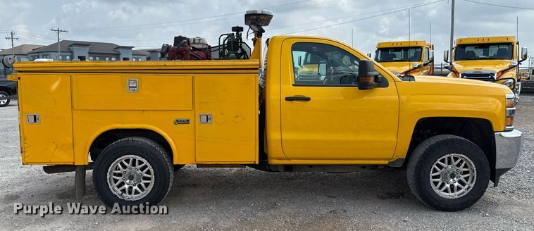 image for item EJ4553 2017 Chevrolet Silverado 3500HD utility bed pickup truck