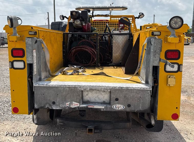 image for item EJ4553 2017 Chevrolet Silverado 3500HD utility bed pickup truck