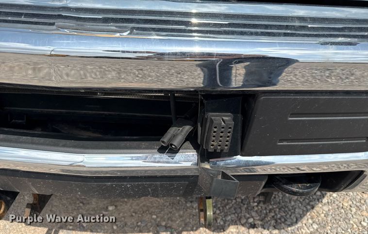 image for item EJ4553 2017 Chevrolet Silverado 3500HD utility bed pickup truck