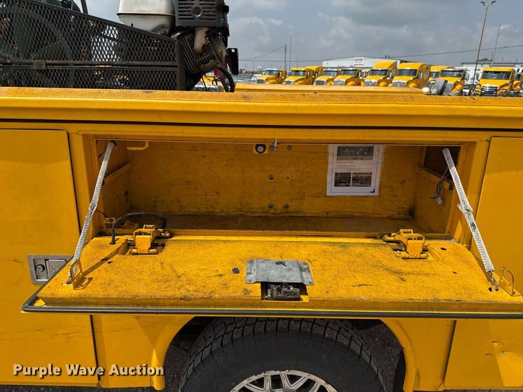 image for item EJ4553 2017 Chevrolet Silverado 3500HD utility bed pickup truck