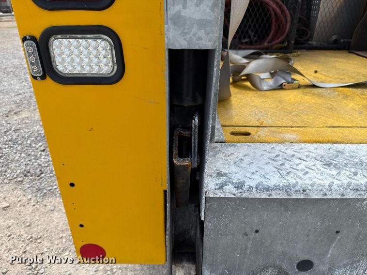 image for item EJ4553 2017 Chevrolet Silverado 3500HD utility bed pickup truck