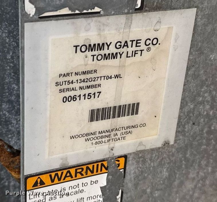 image for item EJ4553 2017 Chevrolet Silverado 3500HD utility bed pickup truck