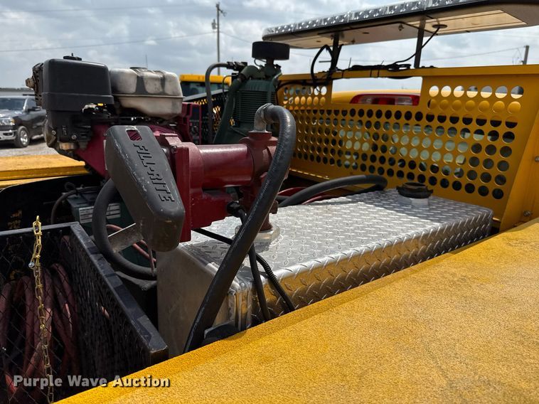 image for item EJ4553 2017 Chevrolet Silverado 3500HD utility bed pickup truck