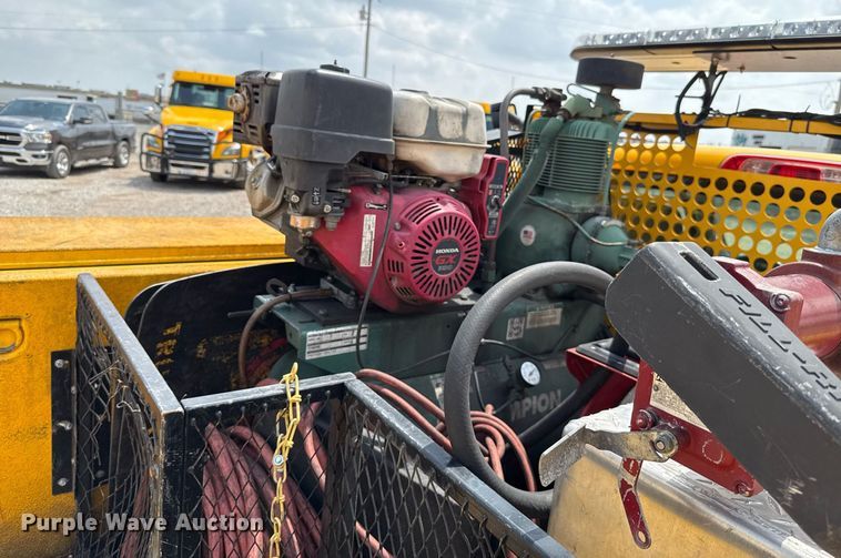 image for item EJ4553 2017 Chevrolet Silverado 3500HD utility bed pickup truck