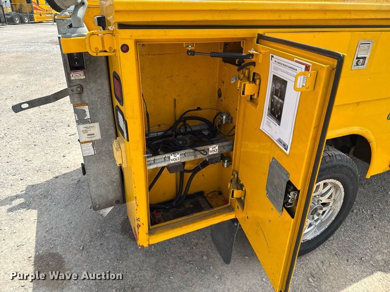 image for item EJ4553 2017 Chevrolet Silverado 3500HD utility bed pickup truck