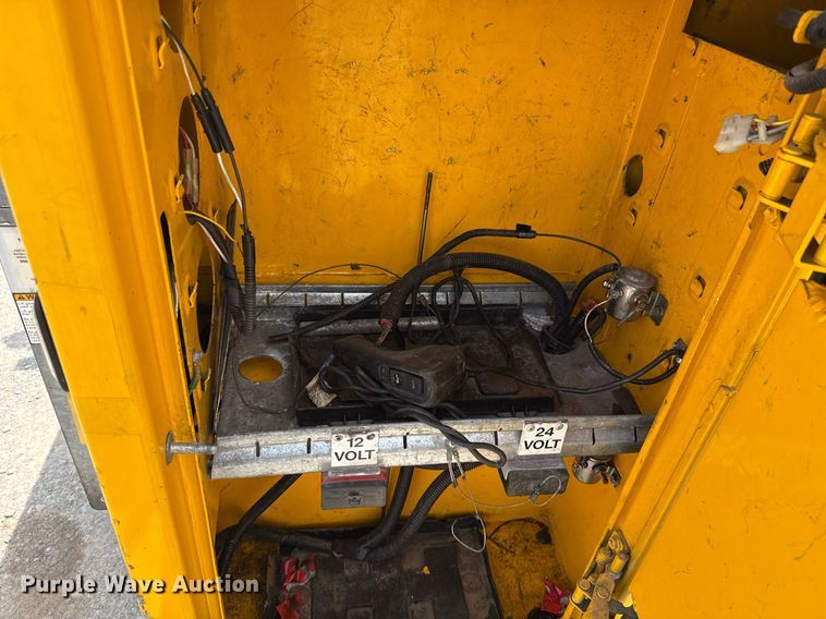 image for item EJ4553 2017 Chevrolet Silverado 3500HD utility bed pickup truck