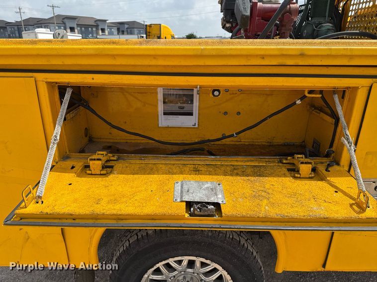 image for item EJ4553 2017 Chevrolet Silverado 3500HD utility bed pickup truck