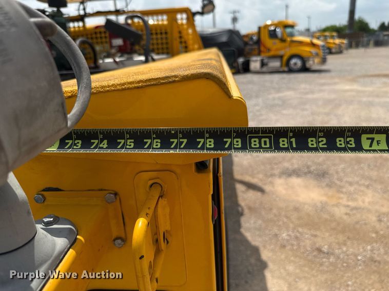 image for item EJ4553 2017 Chevrolet Silverado 3500HD utility bed pickup truck