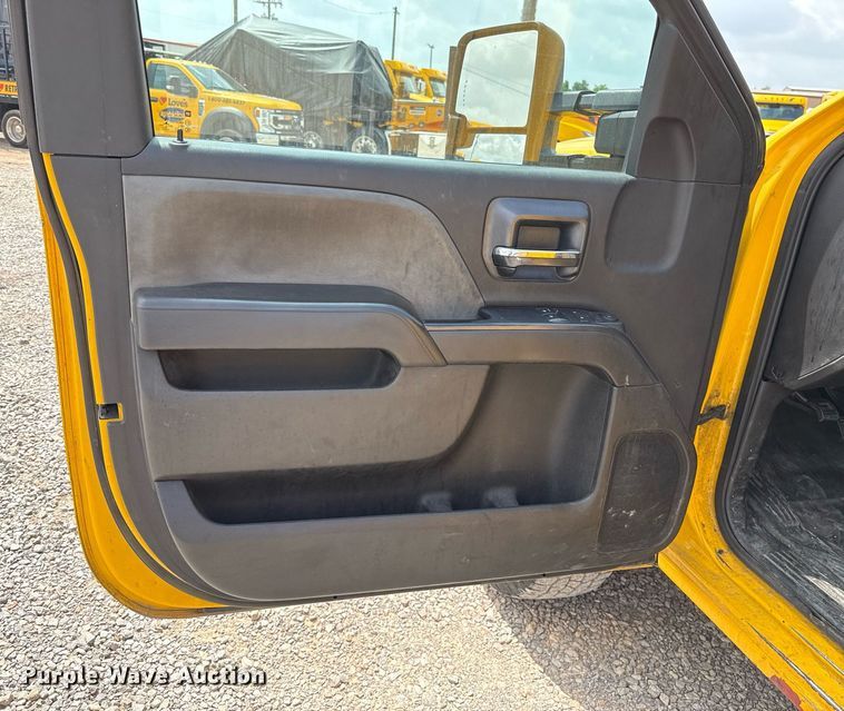 image for item EJ4553 2017 Chevrolet Silverado 3500HD utility bed pickup truck