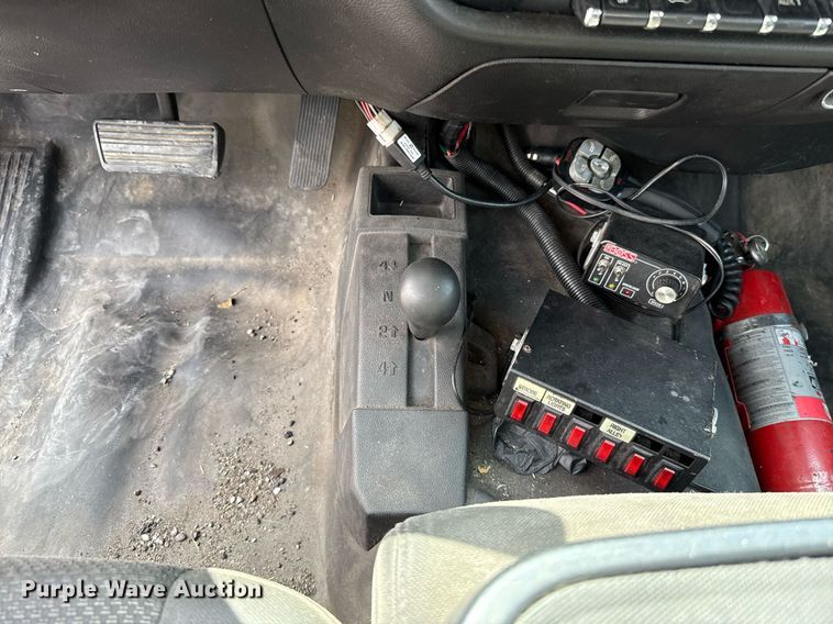 image for item EJ4553 2017 Chevrolet Silverado 3500HD utility bed pickup truck