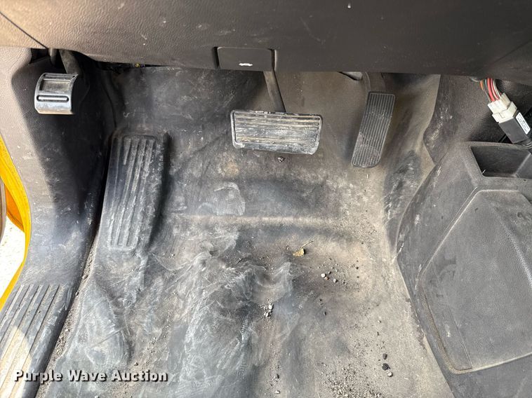 image for item EJ4553 2017 Chevrolet Silverado 3500HD utility bed pickup truck