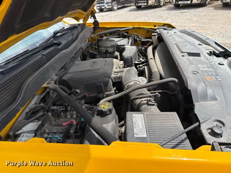 image for item EJ4553 2017 Chevrolet Silverado 3500HD utility bed pickup truck