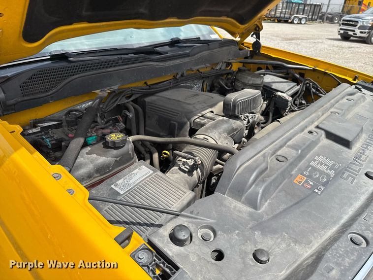 image for item EJ4553 2017 Chevrolet Silverado 3500HD utility bed pickup truck