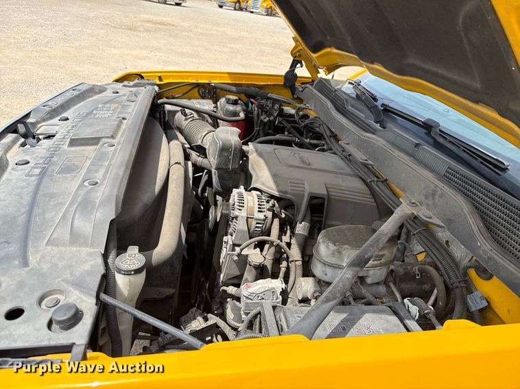 image for item EJ4553 2017 Chevrolet Silverado 3500HD utility bed pickup truck