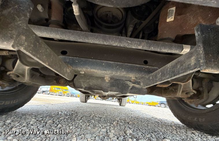 image for item EJ4553 2017 Chevrolet Silverado 3500HD utility bed pickup truck