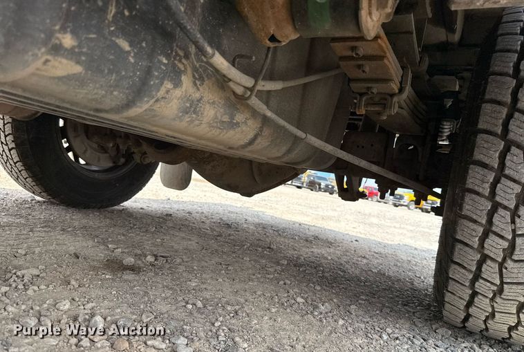 image for item EJ4553 2017 Chevrolet Silverado 3500HD utility bed pickup truck