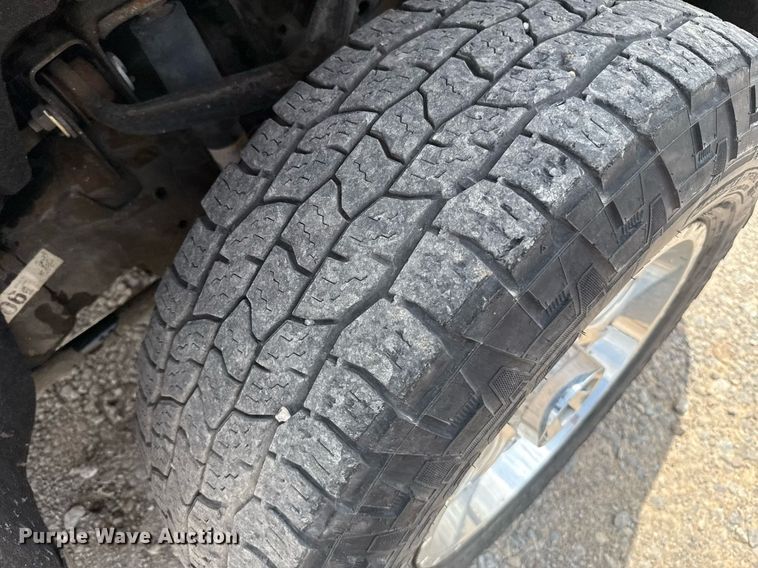 image for item EJ4553 2017 Chevrolet Silverado 3500HD utility bed pickup truck