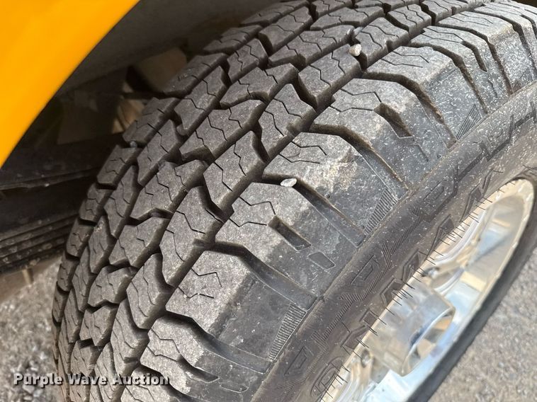 image for item EJ4553 2017 Chevrolet Silverado 3500HD utility bed pickup truck