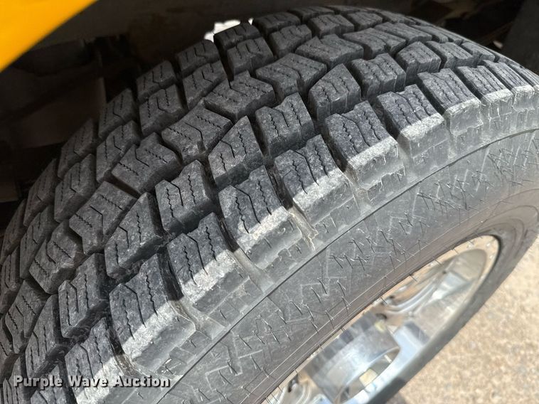 image for item EJ4553 2017 Chevrolet Silverado 3500HD utility bed pickup truck