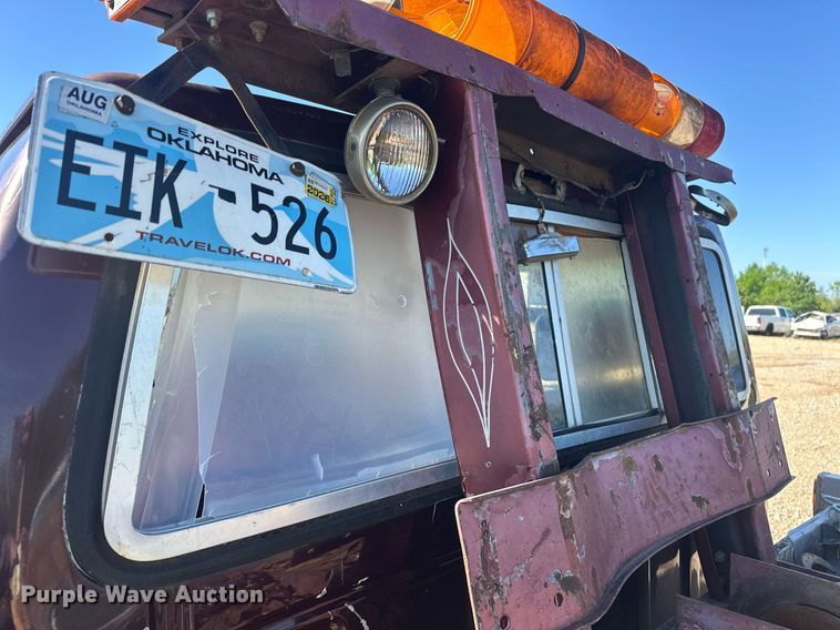 image for item EJ8678 1988 Ford F450 Super Duty rollback truck