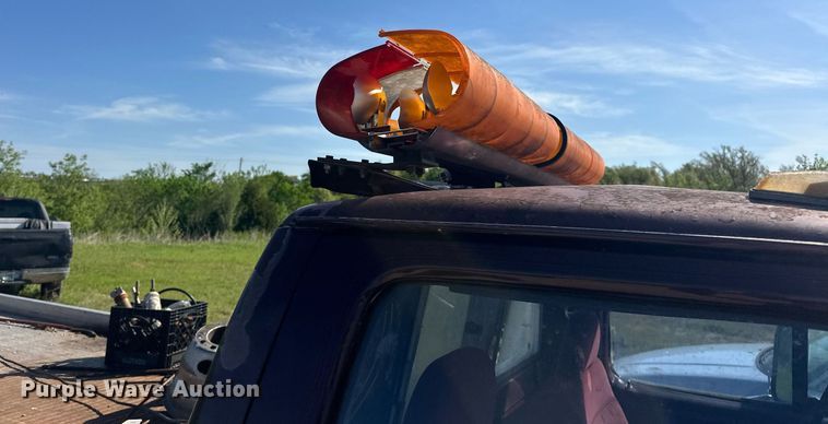 image for item EJ8678 1988 Ford F450 Super Duty rollback truck