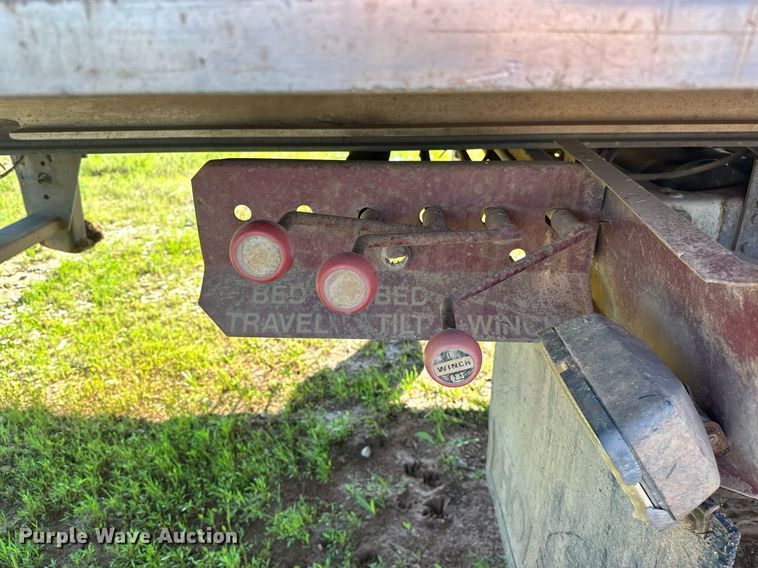 image for item EJ8678 1988 Ford F450 Super Duty rollback truck