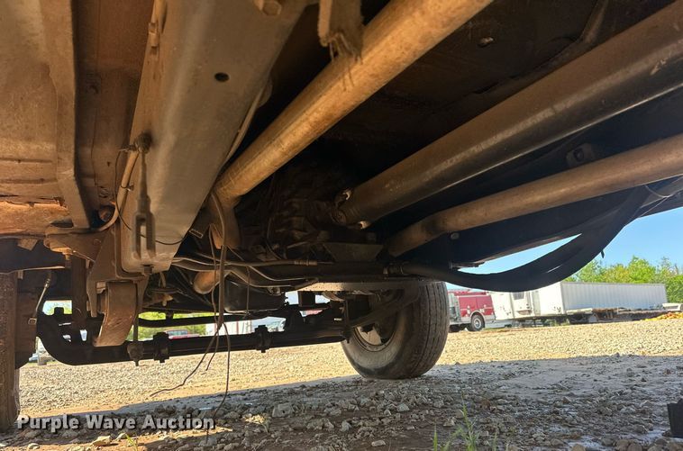 image for item EJ8678 1988 Ford F450 Super Duty rollback truck