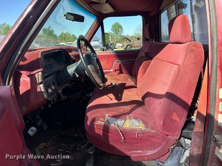 image for item EJ8678 1988 Ford F450 Super Duty rollback truck