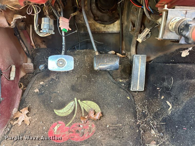 image for item EJ8678 1988 Ford F450 Super Duty rollback truck