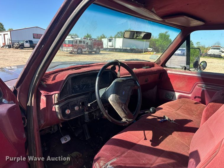 image for item EJ8678 1988 Ford F450 Super Duty rollback truck